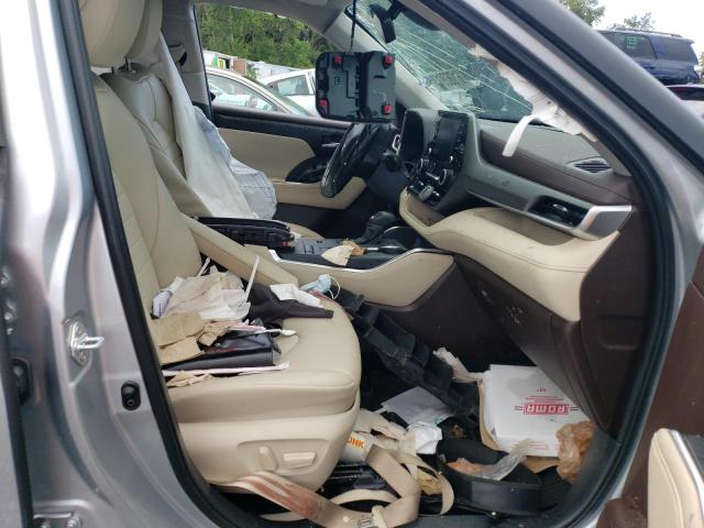 5TDGZRAH4NS539626 - 2022 TOYOTA HIGHLANDER XLE Gümüş foto 7