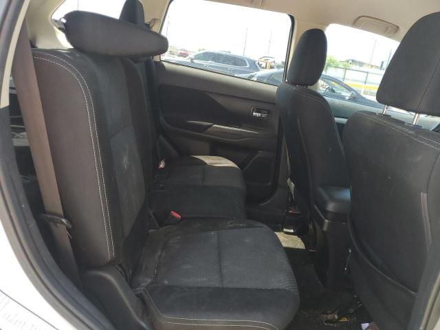JA4AD3A32JZ023273 - 2018 MITSUBISHI OUTLANDER SE WHITE photo 11