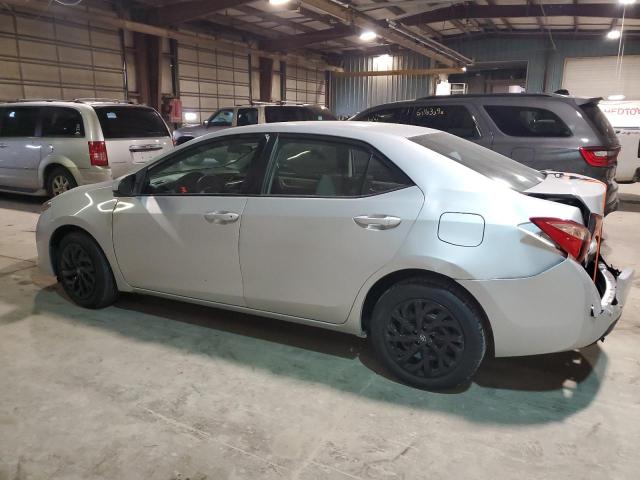 2T1BURHE4JC980468 - 2018 TOYOTA COROLLA L Сріблястий фото 2