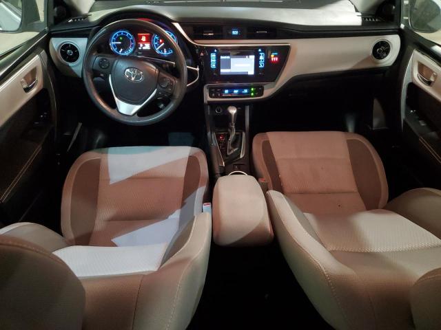 2T1BURHE4JC980468 - 2018 TOYOTA COROLLA L Сріблястий фото 8