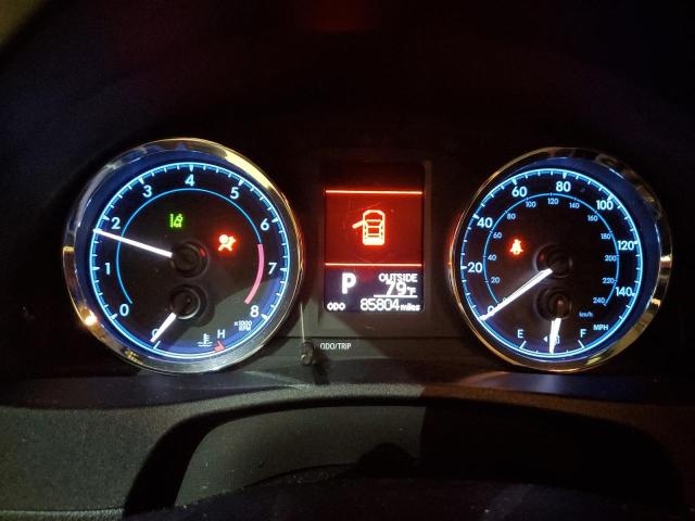 2T1BURHE4JC980468 - 2018 TOYOTA COROLLA L Сріблястий фото 9