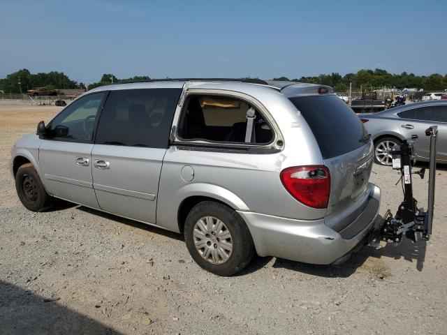 2A4GP44R26R905374 - 2006 CHRYSLER TOWN & COU LX SILVER photo 2