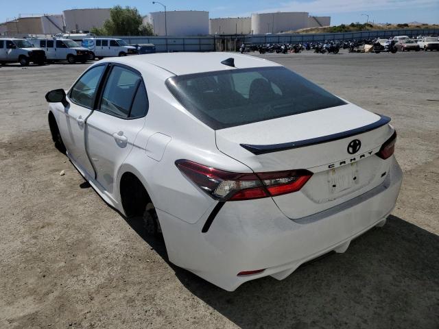 4T1G11AK6PU115976 - 2023 TOYOTA CAMRY SE NIGHT SHADE WHITE photo 2