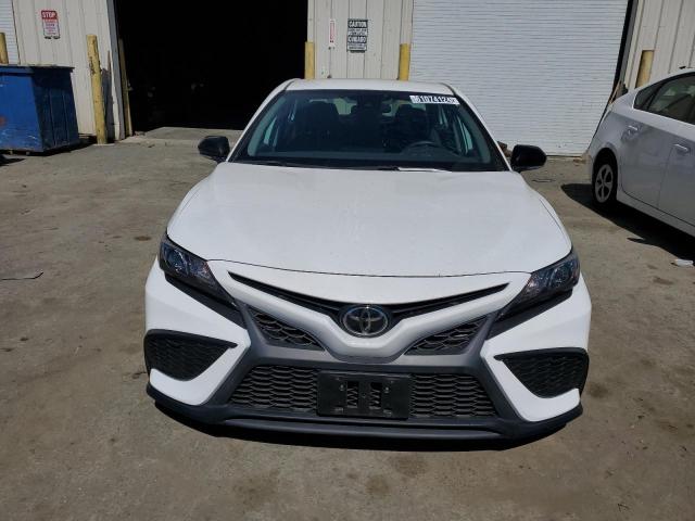 4T1G11AK6PU115976 - 2023 TOYOTA CAMRY SE NIGHT SHADE WHITE photo 5