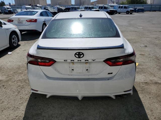 4T1G11AK6PU115976 - 2023 TOYOTA CAMRY SE NIGHT SHADE WHITE photo 6
