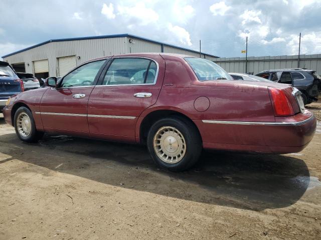 1LNFM81W6WY678032 - 1998 LINCOLN TOWN CAR EXECUTIVE BURGUNDY photo 2