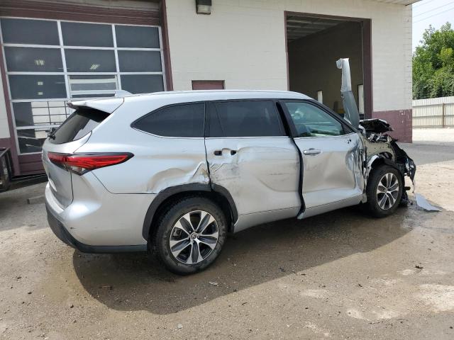 5TDGZRAH7MS071678 - 2021 TOYOTA HIGHLANDER XLE Gümüş foto 3