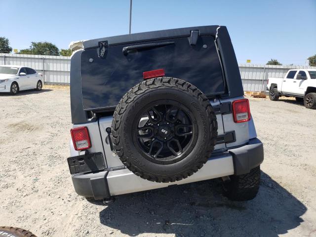 1C4BJWEG2GL305989 - 2016 JEEP WRANGLER U SAHARA Արծաթագույն լուսանկար 6