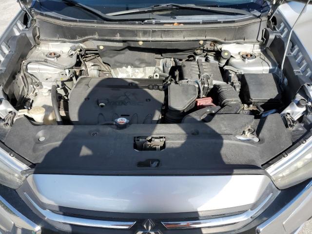 JA4AP4AW4JU001506 - 2018 MITSUBISHI OUTLANDER SEL SILVER photo 11