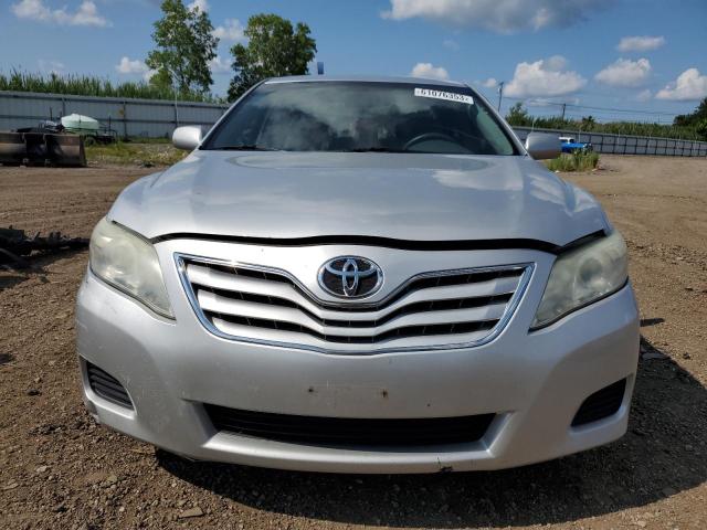 4T4BF3EK1BR133429 - 2011 TOYOTA CAMRY BASE ვერცხლისფერი ფოტო 5