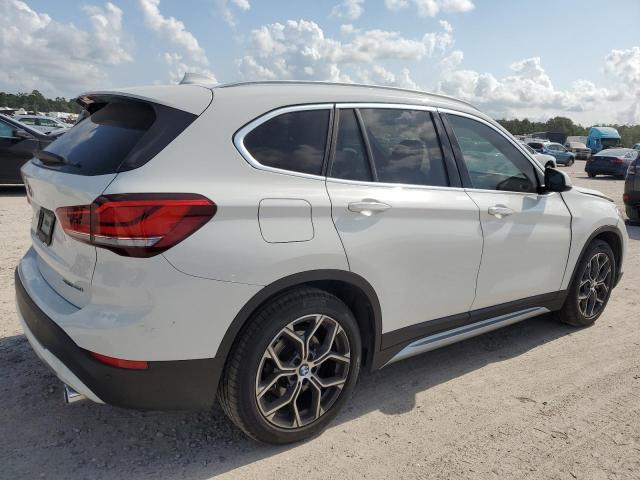 WBXJG7C05M5T37019 - 2021 BMW X1 SDRIVE28I WHITE photo 3