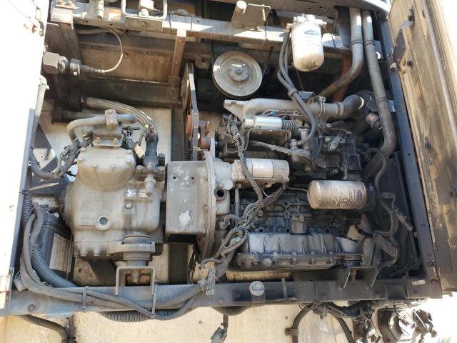 1UYVS248X6M775629 - 2006 UTILITY VS2RA 白色 照片 7