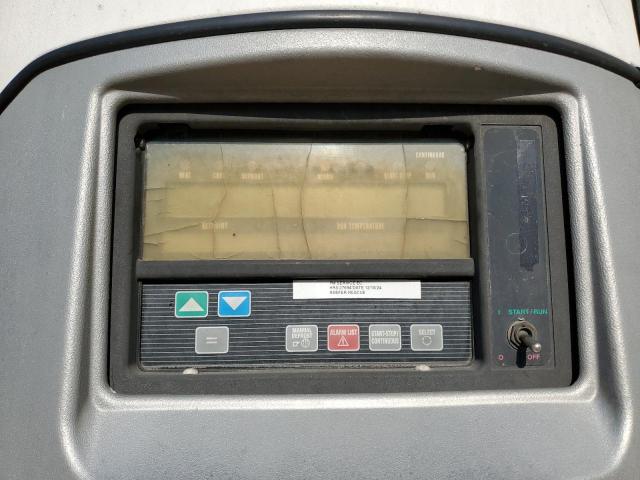 1UYVS248X6M775629 - 2006 UTILITY VS2RA 白色 照片 8