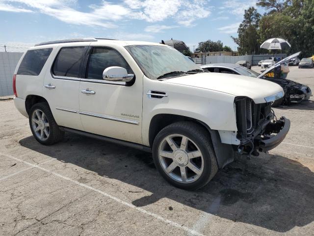 1GYUKCEF3AR251726 - 2010 CADILLAC ESCALADE PREMIUM WHITE photo 4