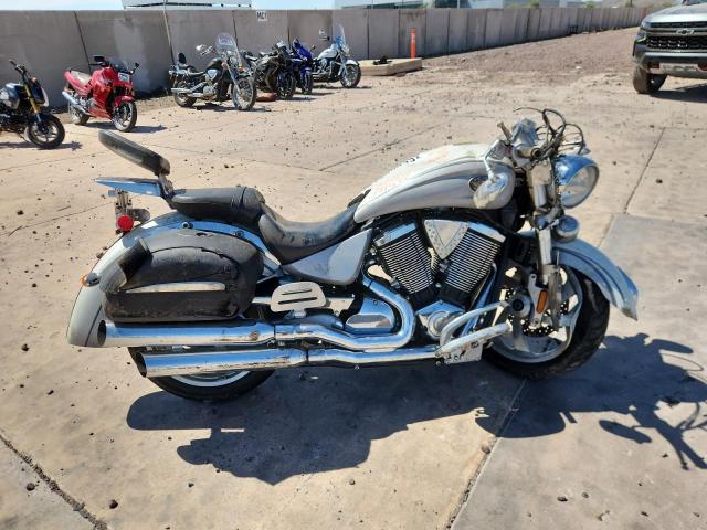 5VPCB16D653007470 - 2005 VICTORY MOTORCYCLES KINGPIN თეთრი ფოტო 1