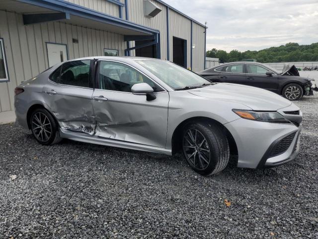 4T1G11AK8PU766588 - 2023 TOYOTA CAMRY SE NIGHT SHADE SILVER photo 4