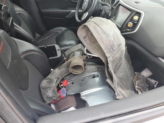 1C4PJMBS9HW580519 - 2017 JEEP CHEROKEE TRAILHAWK WHITE photo 12