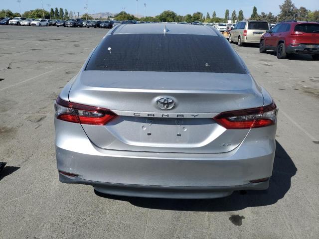 4T1R11AK1NU635153 - 2022 TOYOTA CAMRY LE SILVER photo 6
