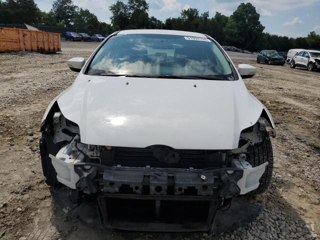 1FADP3K26EL275686 - 2014 FORD FOCUS SE WHITE photo 5