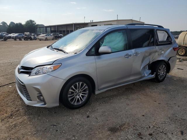 5TDYZ3DC6KS971132 - 2019 TOYOTA SIENNA XLE SILVER photo 1