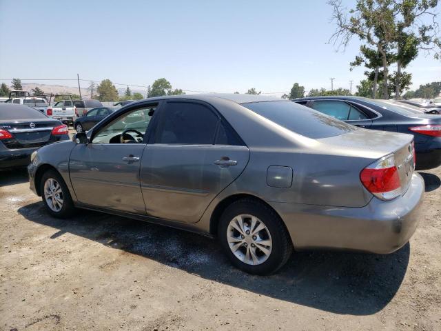 4T1BF30K95U617094 - 2005 TOYOTA CAMRY LE ნაცრისფერი ფოტო 2