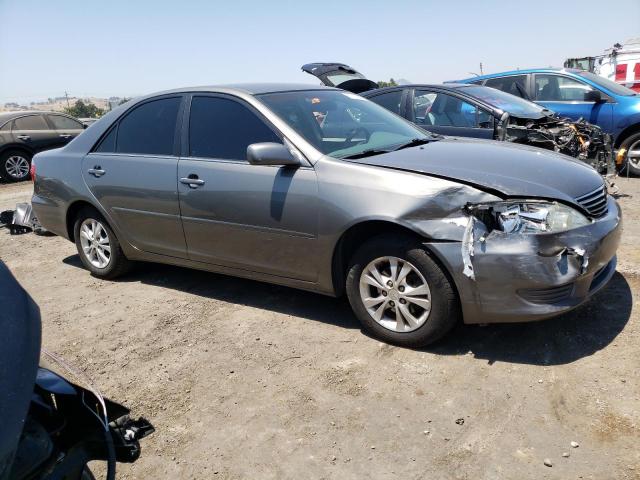 4T1BF30K95U617094 - 2005 TOYOTA CAMRY LE ნაცრისფერი ფოტო 4