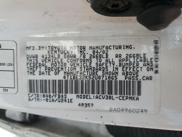 4T1BE32K52U071065 - 2002 TOYOTA CAMRY LE WHITE photo 12