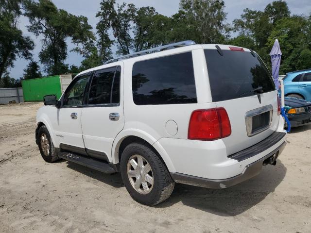 5LMFU28R74LJ22137 - 2004 LINCOLN NAVIGATOR WHITE photo 2