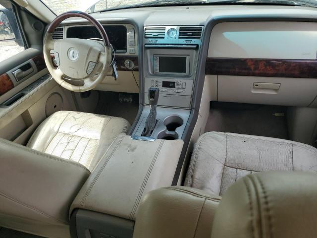 5LMFU28R74LJ22137 - 2004 LINCOLN NAVIGATOR 白色 照片 8