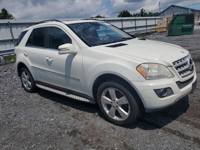 4JGBB8GBXBA652643 - 2011 MERCEDES-BENZ ML 350 4MATIC WHITE photo 4