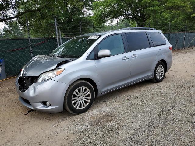 2016 TOYOTA SIENNA XLE, null