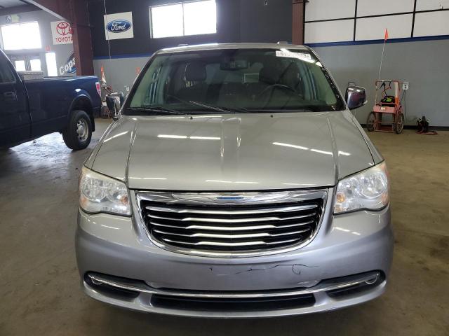 2C4RC1CG1DR624057 - 2013 CHRYSLER TOWN & COU TOURING L SILVER photo 5