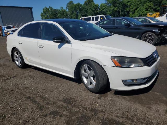 1VWBT7A3XFC079389 - 2015 VOLKSWAGEN PASSAT SE WHITE photo 4