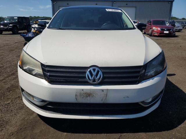 1VWBT7A3XFC079389 - 2015 VOLKSWAGEN PASSAT SE WHITE photo 5