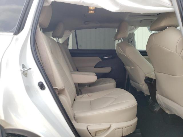 5TDGZRAH4MS532061 - 2021 TOYOTA HIGHLANDER XLE WHITE photo 11