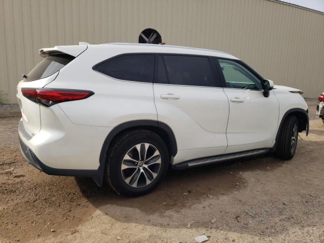 5TDGZRAH4MS532061 - 2021 TOYOTA HIGHLANDER XLE WHITE photo 3