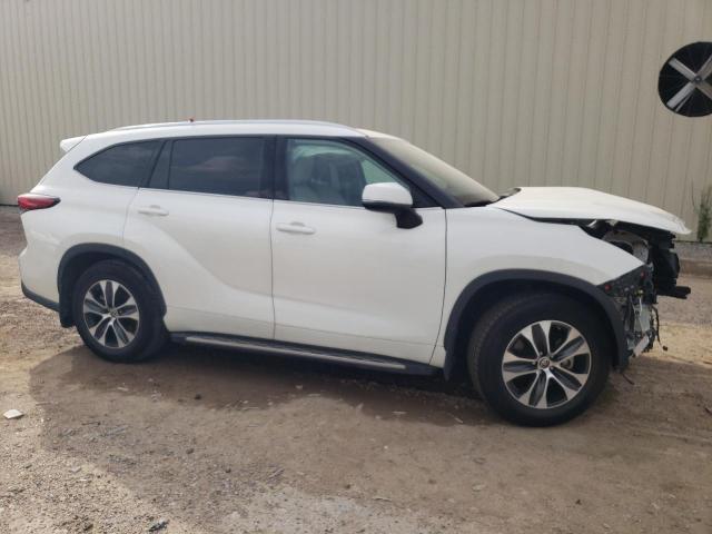 5TDGZRAH4MS532061 - 2021 TOYOTA HIGHLANDER XLE WHITE photo 4