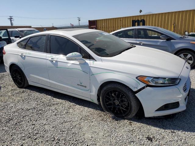 3FA6P0LUXGR203868 - 2016 FORD FUSION SE HYBRID WHITE photo 4