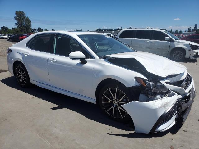 4T1T11AK2PU742317 - 2023 TOYOTA CAMRY SE NIGHT SHADE WHITE photo 4