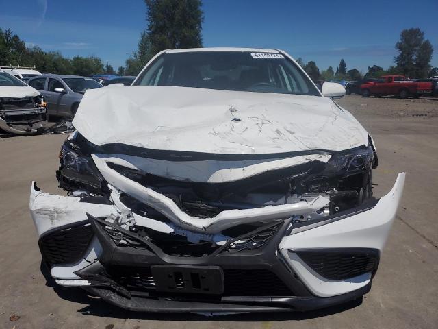 4T1T11AK2PU742317 - 2023 TOYOTA CAMRY SE NIGHT SHADE WHITE photo 5