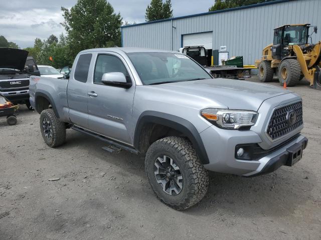 5TFSZ5ANXJX146811 - 2018 TOYOTA TACOMA ACCESS CAB ნაცრისფერი ფოტო 4