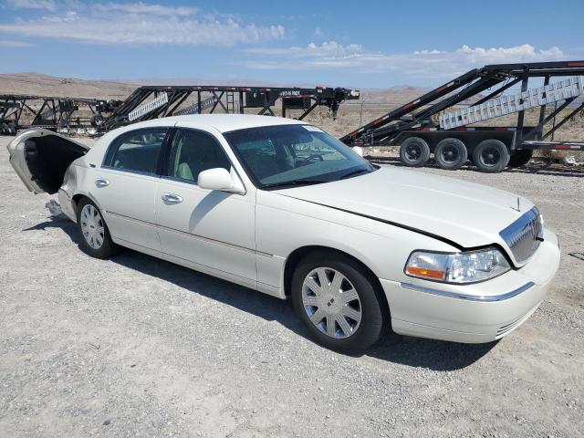 1LNHM82W75Y655879 - 2005 LINCOLN TOWN CAR SIGNATURE LIMITED CREAM photo 4