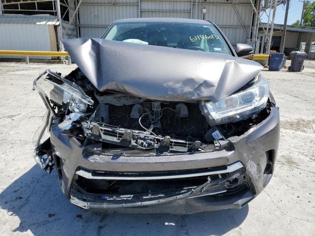 5TDZARFH7HS028585 - 2017 TOYOTA HIGHLANDER LE GRAY photo 5