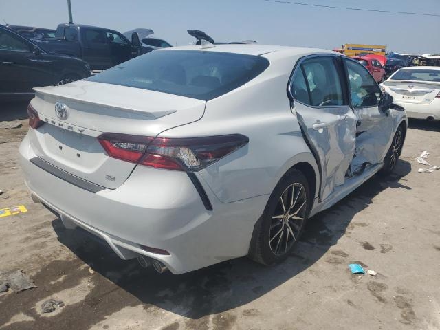 4T1G11AK7PU127957 - 2023 TOYOTA CAMRY SE NIGHT SHADE WHITE photo 3