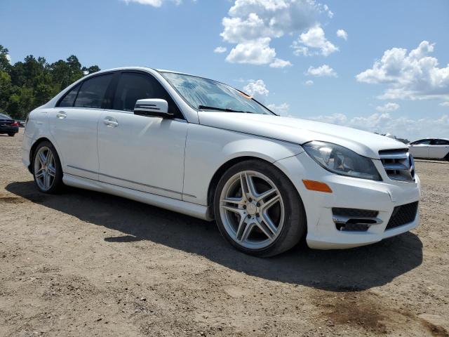 WDDGF5HB1DR267798 - 2013 MERCEDES-BENZ C 350 WHITE photo 4