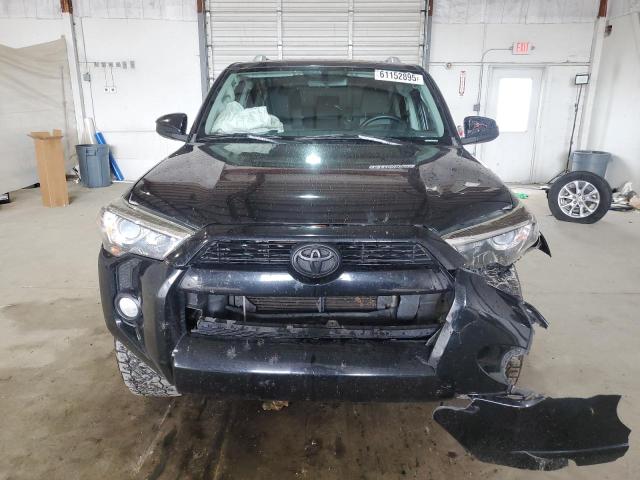 JTEZU5JR0J5186743 - 2018 TOYOTA 4RUNNER SR5 أسود صورة 5