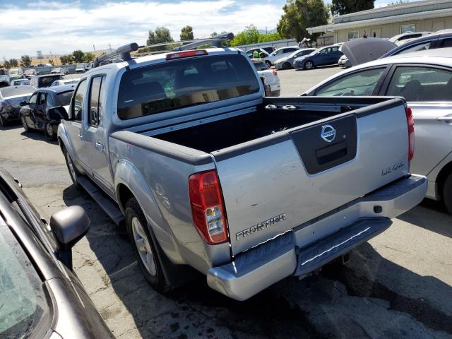 1N6AD07WX6C453632 - 2006 NISSAN FRONTIER CREW CAB LE SILVER photo 2