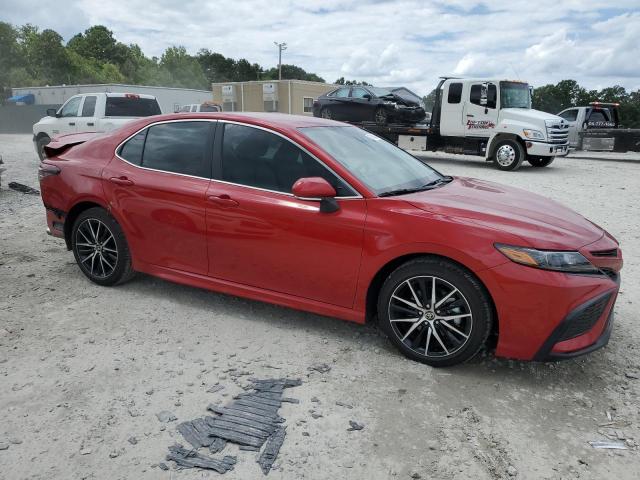 4T1G11AK0RU213761 - 2024 TOYOTA CAMRY SE NIGHT SHADE RED photo 4