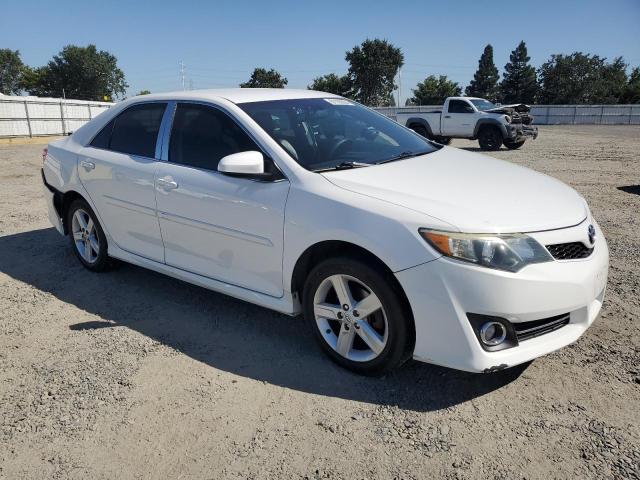 4T1BF1FK0EU832830 - 2014 TOYOTA CAMRY L WHITE photo 4