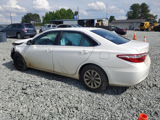 4T1BF1FK5GU503835 - 2016 TOYOTA CAMRY LE WHITE photo 2